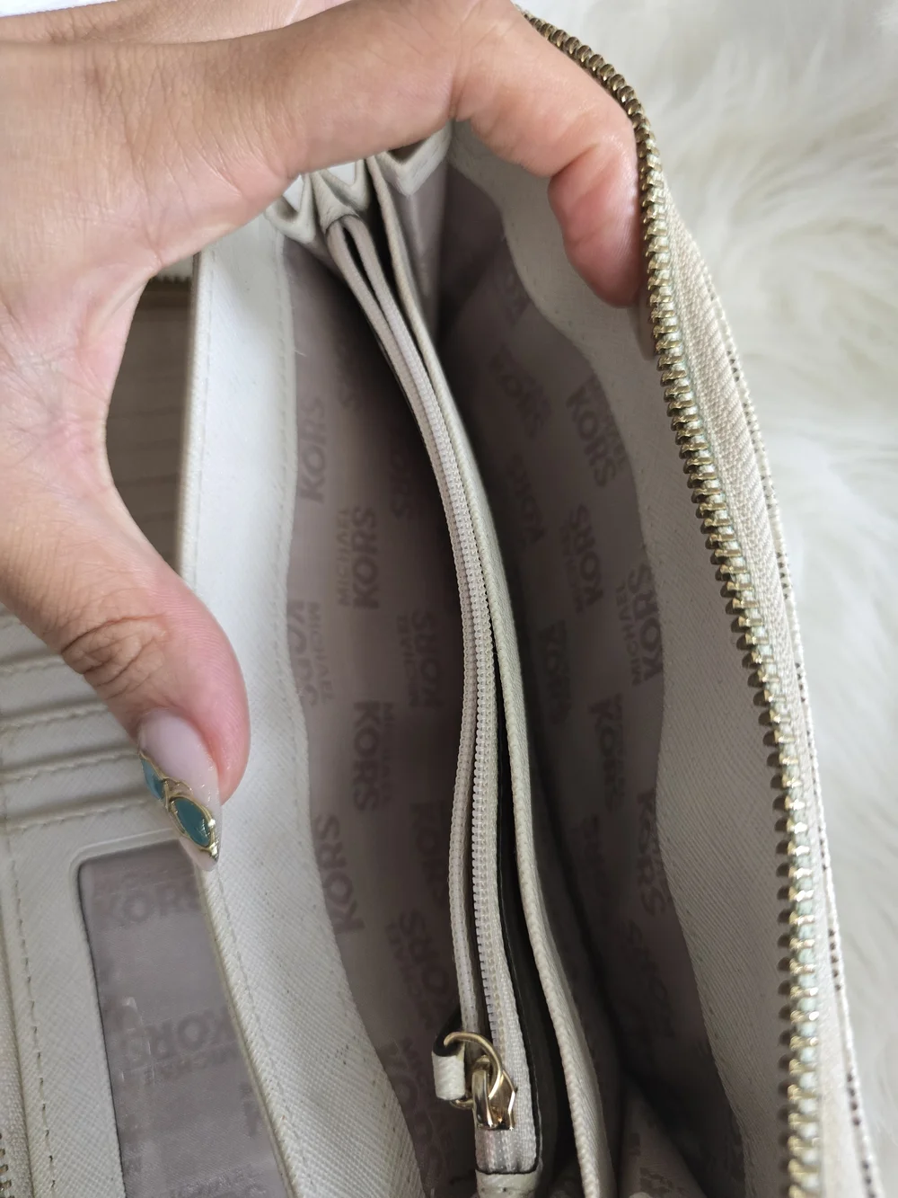 Michael Kors White Signature Wristlet Wallet